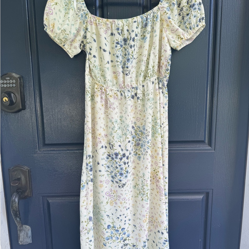Chic Floral Midi Dress with Puff Sleeves - Picture 3 of 3